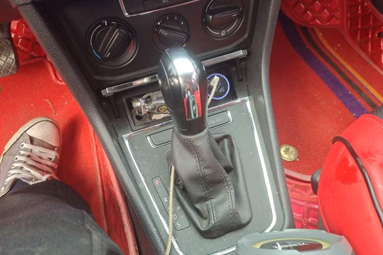 Used Volkswagen C-TREK 2020 1.5L Automatic Fashion Edition Gear Lever