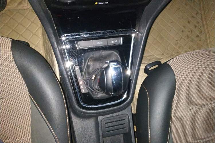 Used Volkswagen C-TREK 2020 1.5L Automatic Comfort Model Gear Lever