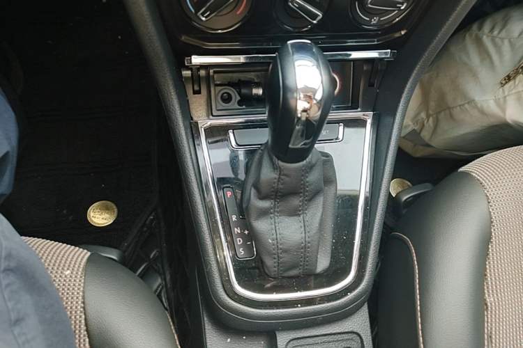 Used Volkswagen C-TREK 2020 1.5L Automatic Comfort Model Gear Lever