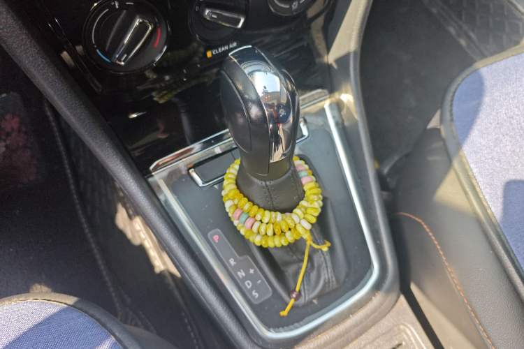 Used Volkswagen C-TREK 2020 1.5L Automatic Comfort Model Gear Lever