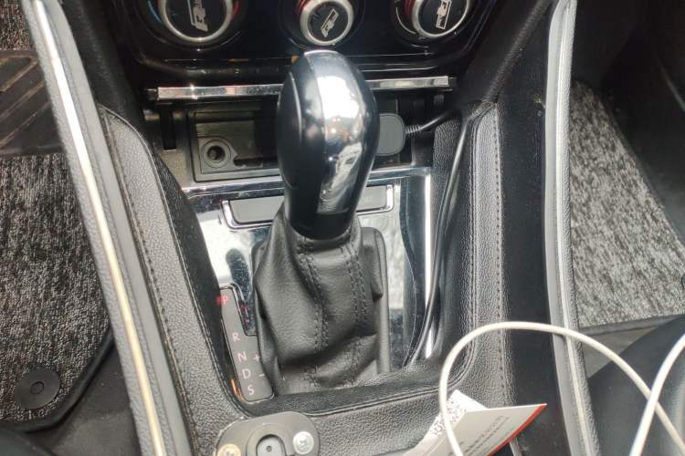 Used Volkswagen C-TREK 2020 1.5L Automatic Comfort Model Gear Lever