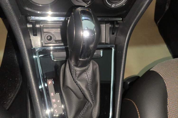 Used Volkswagen C-TREK 2020 1.5L Automatic Comfort Model Gear Lever