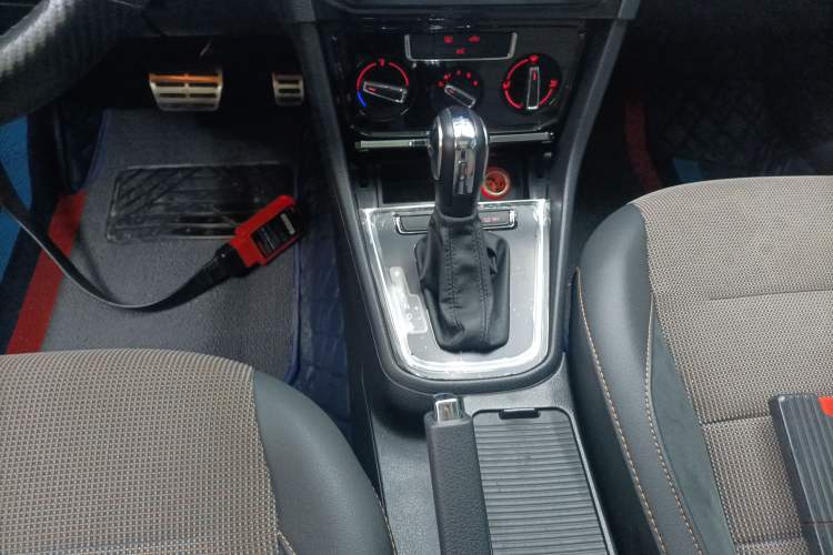 Used Volkswagen C-TREK 2020 1.5L Automatic Comfort Model Gear Lever