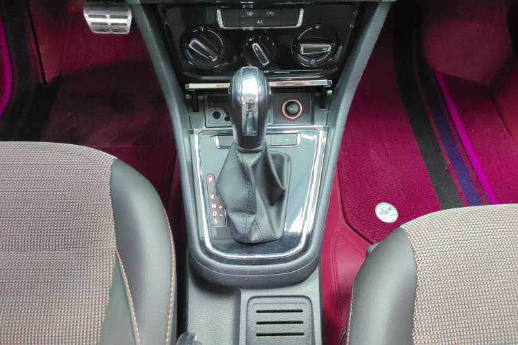 Used Volkswagen C-TREK 2020 1.5L Automatic Comfort Model Gear Lever