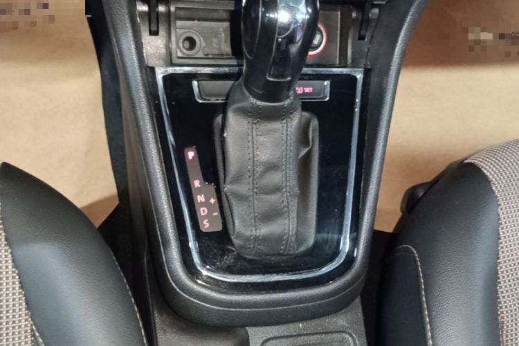 Used Volkswagen C-TREK 2020 1.5L Automatic Comfort Model Gear Lever