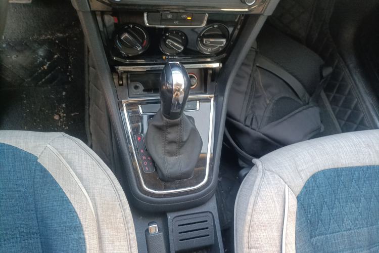 Used Volkswagen C-TREK 2020 1.5L Automatic Comfort Model Gear Lever