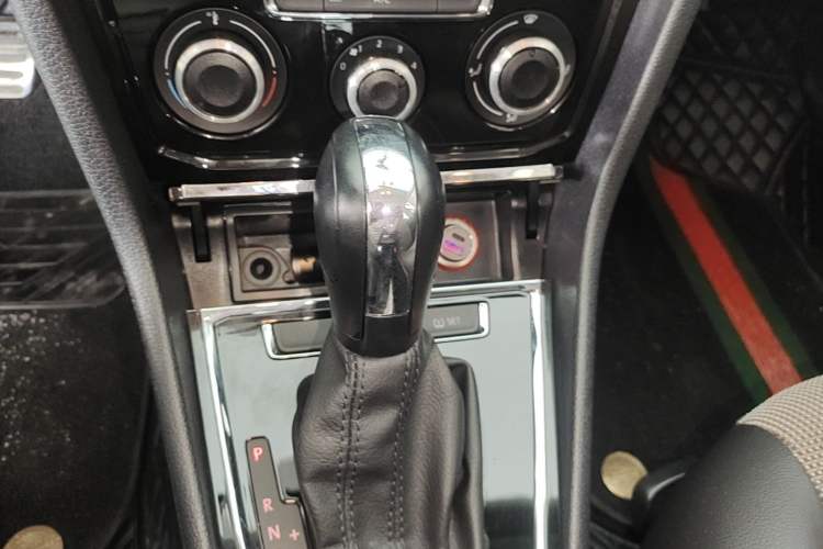 Used Volkswagen C-TREK 2020 1.5L Automatic Comfort Model Gear Lever