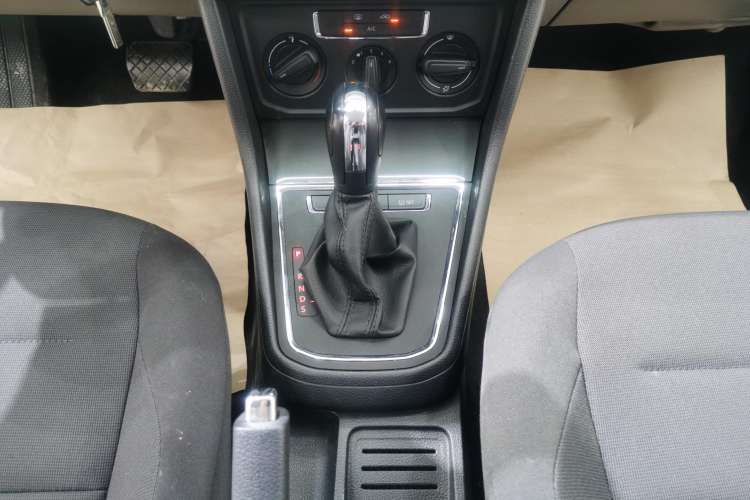 Used Volkswagen C-TREK 2020 1.5L Automatic Fashion Edition Gear Lever
