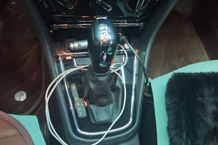 Used Volkswagen C-TREK 2020 1.5L Automatic Comfort Model Gear Lever