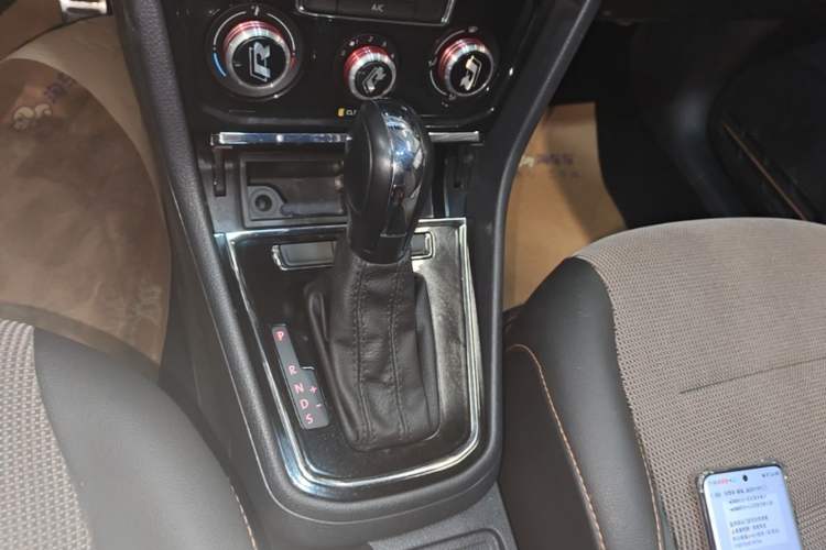 Used Volkswagen C-TREK 2020 1.5L Automatic Comfort Model Gear Lever