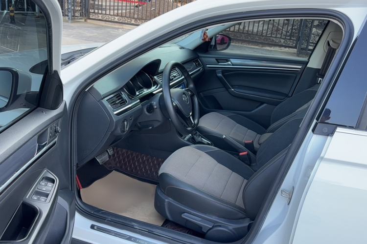 Used Volkswagen C-TREK 2020 1.5L Automatic Comfort Model Interior 1