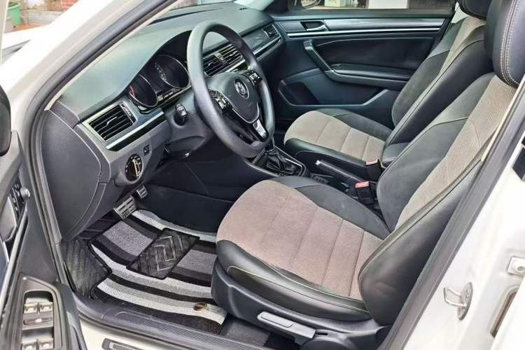 Used Volkswagen C-TREK 2020 1.5L Automatic Fashion Edition Interior 6