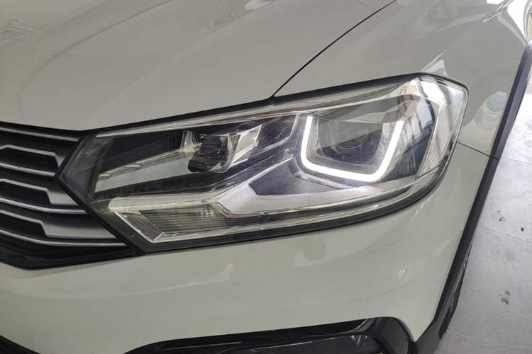 Used Volkswagen C-TREK 2020 1.5L Automatic Comfort Model Left Front Headlight