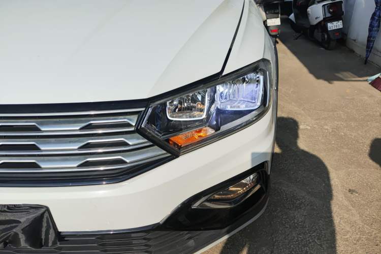 Used Volkswagen C-TREK 2020 1.5L Automatic Fashion Edition Left Front Headlight