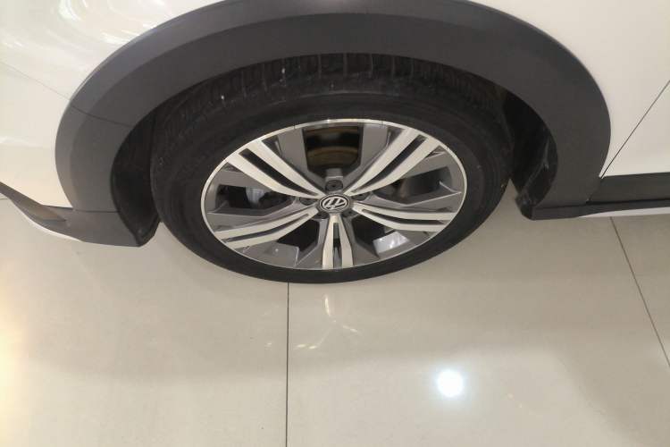 Used Volkswagen C-TREK 2020 1.5L Automatic Comfort Model Left Front Wheel Hub