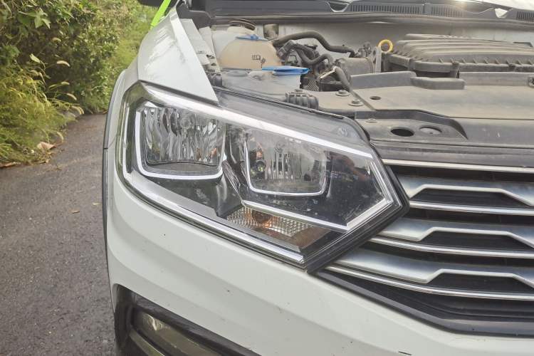 Used Volkswagen C-TREK 2020 1.5L Automatic Fashion Edition Right Front Headlight