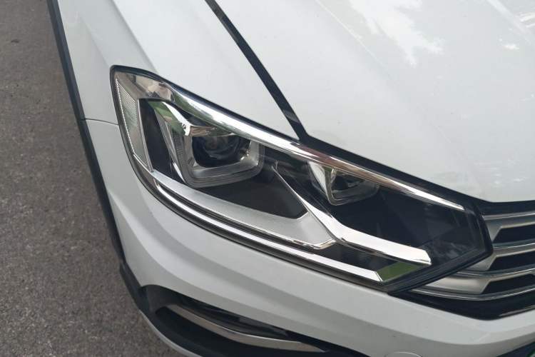 Used Volkswagen C-TREK 2020 1.5L Automatic Comfort Model Right Front Headlight
