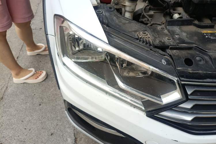 Used Volkswagen C-TREK 2020 1.5L Automatic Fashion Edition Right Front Headlight