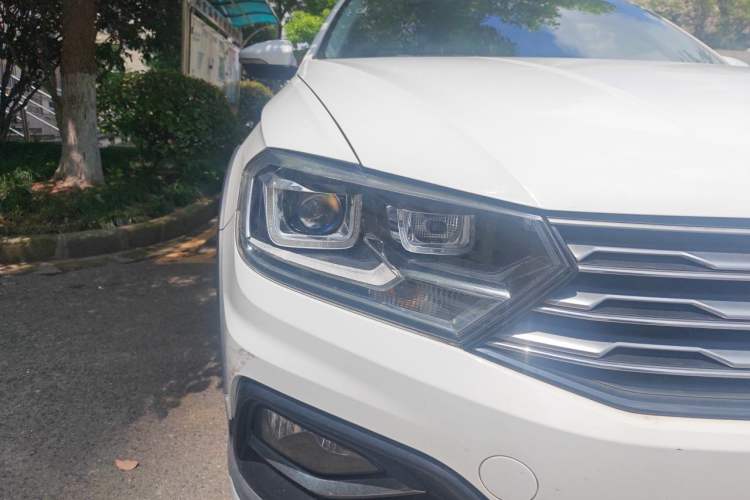 Used Volkswagen C-TREK 2020 1.5L Automatic Comfort Model Right Front Headlight