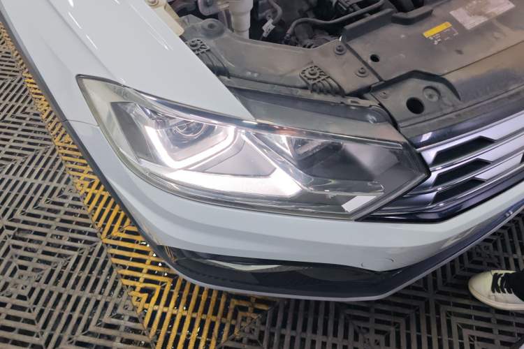 Used Volkswagen C-TREK 2020 1.5L Automatic Comfort Model Right Front Headlight