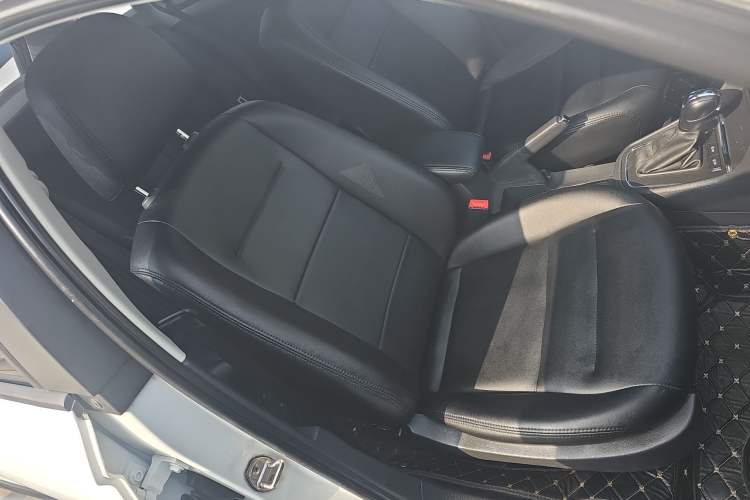 Used Volkswagen C-TREK 2020 1.5L Automatic Fashion Edition Right Front Seat