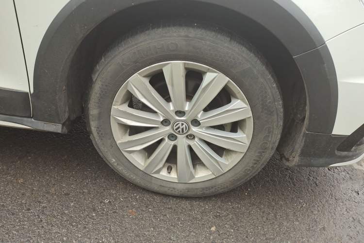 Used Volkswagen C-TREK 2020 1.5L Automatic Fashion Edition Right Front Wheel Hub