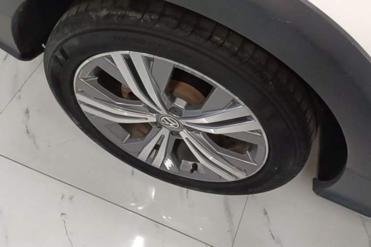 Used Volkswagen C-TREK 2020 1.5L Automatic Comfort Model Right Rear Wheel Hub