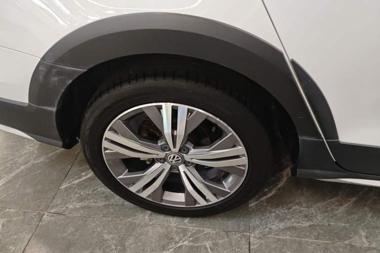 Used Volkswagen C-TREK 2020 1.5L Automatic Comfort Model Right Rear Wheel Hub
