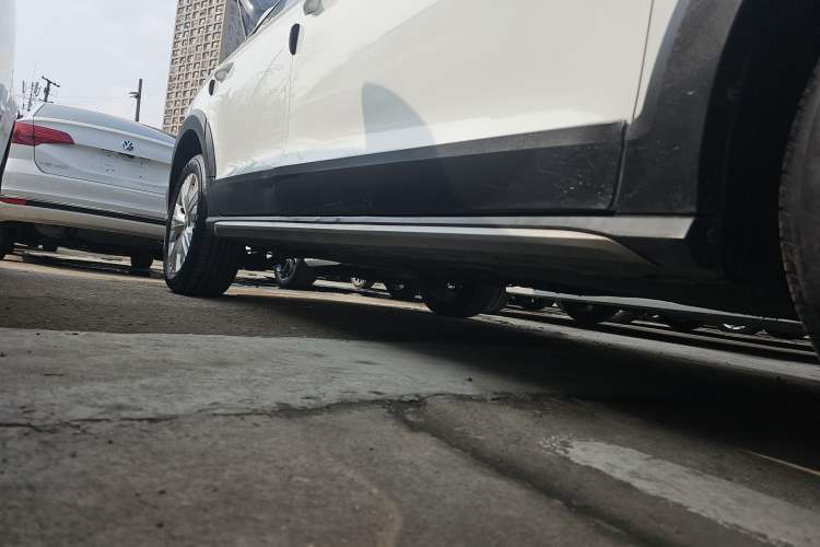 Used Volkswagen C-TREK 2020 1.5L Automatic Fashion Edition Right Side Sill