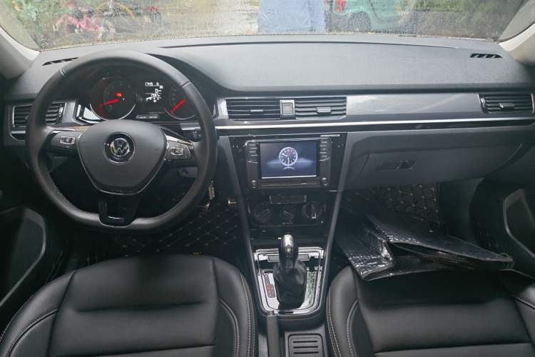 Used Volkswagen C-TREK 2020 1.5L Automatic Comfort Model Center Console