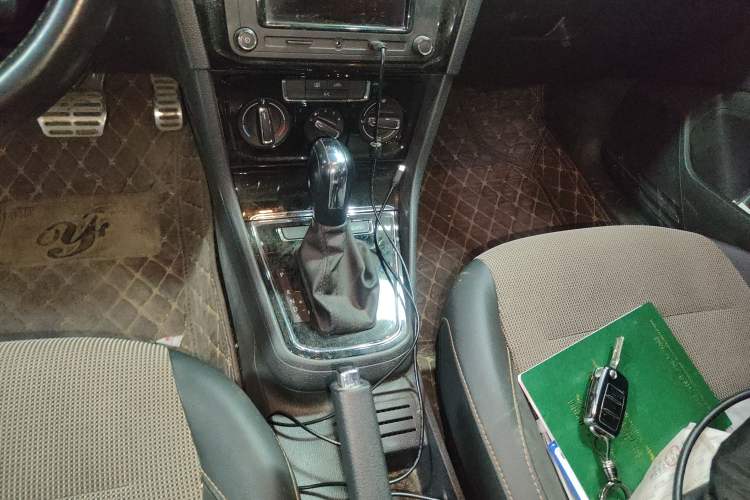 Used Volkswagen C-TREK 2020 1.5L Automatic Comfort Model Gear Lever