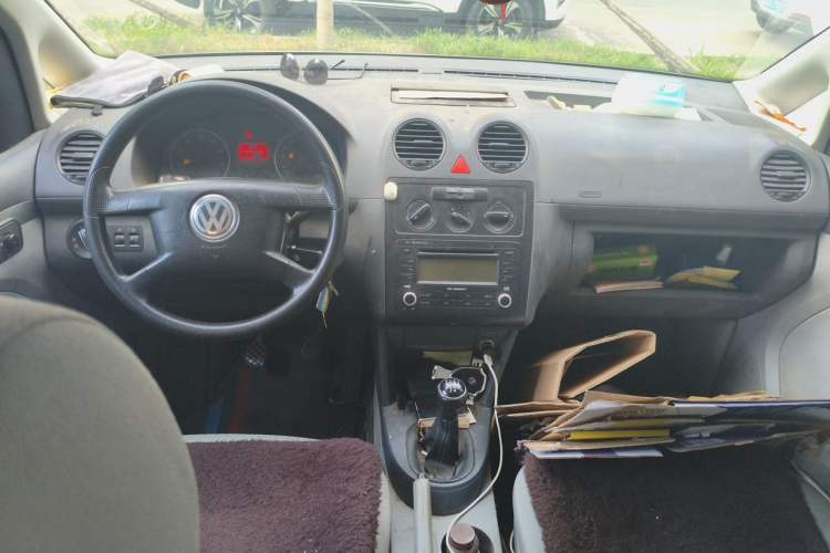 Used Volkswagen Caddy 2005 1.6L Comfort 5-Seater Center Console