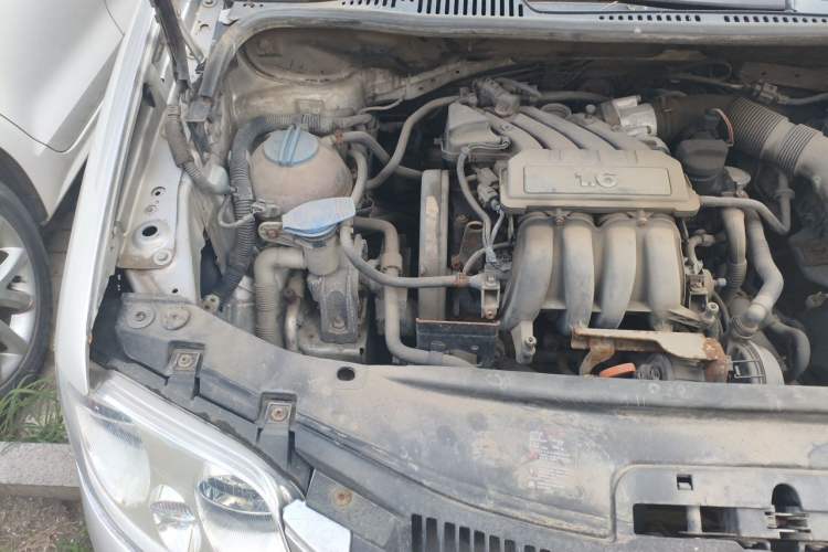 Used Volkswagen Caddy 2005 1.6L Comfort 5-Seater Engine Bay Right
