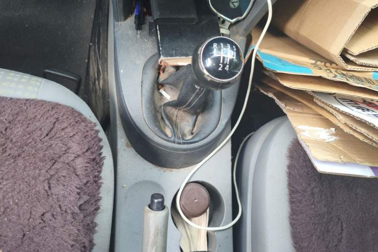 Used Volkswagen Caddy 2005 1.6L Comfort 5-Seater Gear Lever