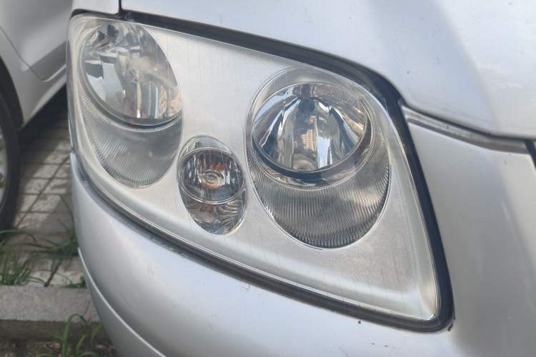 Used Volkswagen Caddy 2005 1.6L Comfort 5-Seater Right Front Headlight