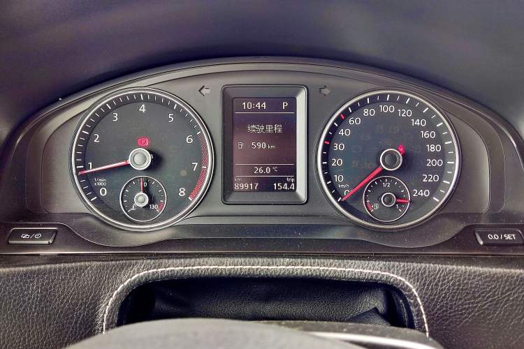 Used Volkswagen Caravelle 2014 2.0 TSI Four-Wheel Drive Comfort Edition Odometer Close Up