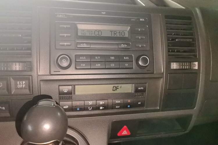 Used Volkswagen Caravelle  Audio And AC Panel