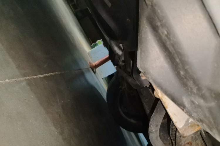 Used Volkswagen Caravelle  Chassis Rear Left