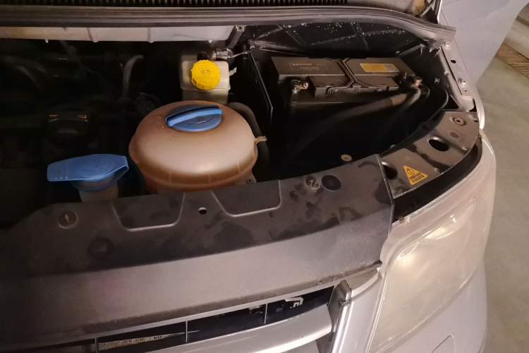 Used Volkswagen Caravelle  Engine Bay Left