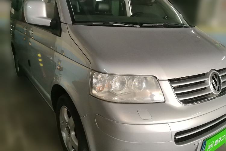 Used Volkswagen Caravelle  Front Right 45 Deg