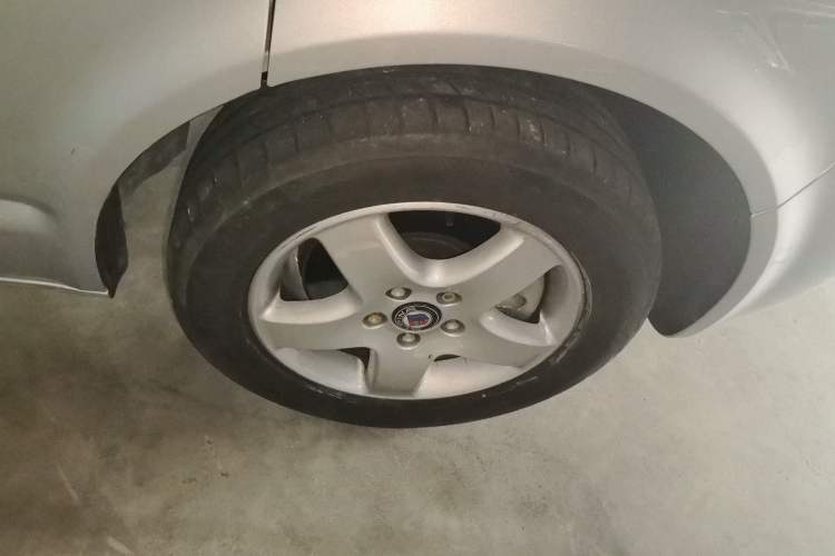 Used Volkswagen Caravelle  Right Front Wheel Hub
