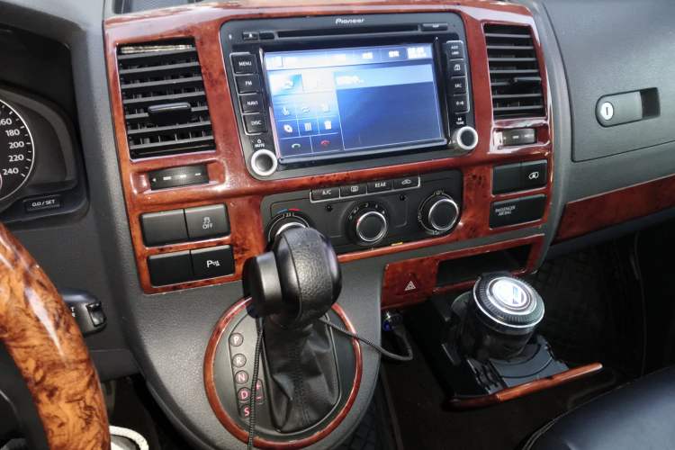 Used Volkswagen Caravelle 2014 2.0 TSI Four-Wheel Drive Comfort Edition Audio And AC Panel