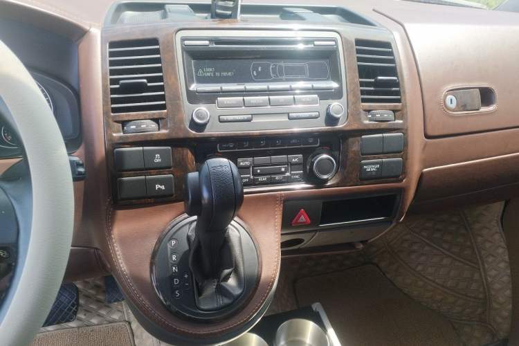 Used Volkswagen Caravelle 2014 2.0 TSI Four-Wheel Drive Comfort Edition Audio And AC Panel