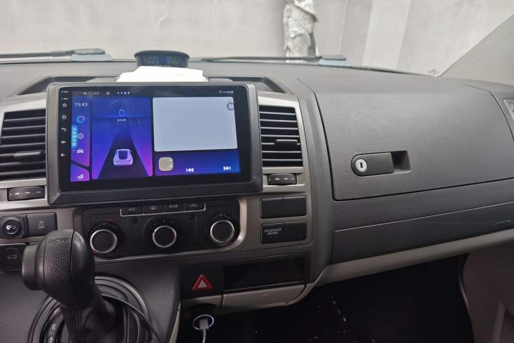 Used Volkswagen Caravelle 2014 2.0 TSI Four-Wheel Drive Comfort Edition Audio And AC Panel