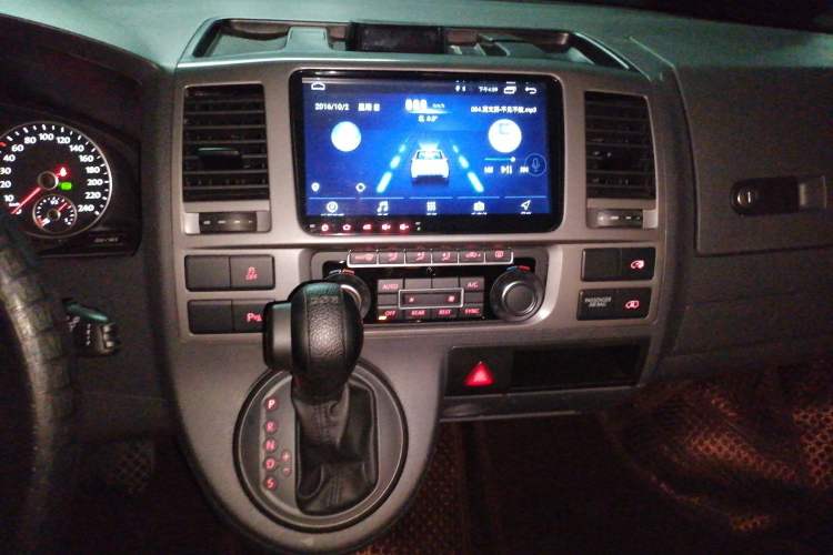 Used Volkswagen Caravelle 2014 2.0 TSI Four-Wheel Drive Comfort Edition Audio And AC Panel