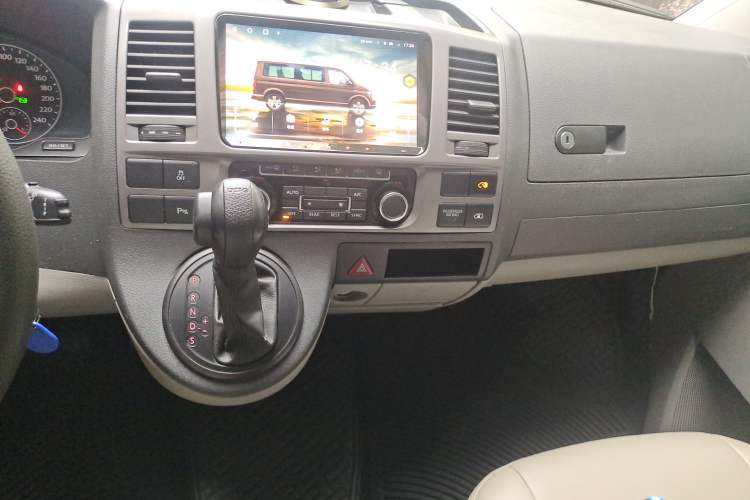 Used Volkswagen Caravelle 2014 2.0 TSI Four-Wheel Drive Comfort Edition Audio And AC Panel