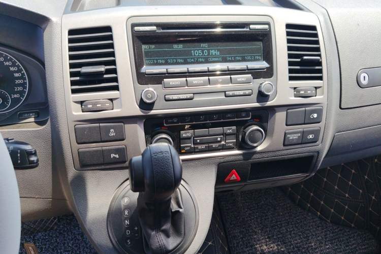 Used Volkswagen Caravelle 2014 2.0 TSI Two-Wheel-Drive Comfort Edition Audio And AC Panel
