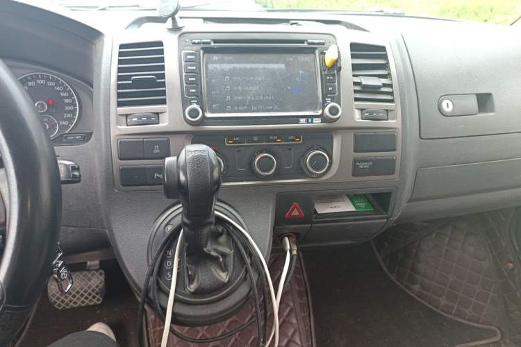 Used Volkswagen Caravelle 2014 2.0 TSI Four-Wheel Drive Comfort Edition Audio And AC Panel