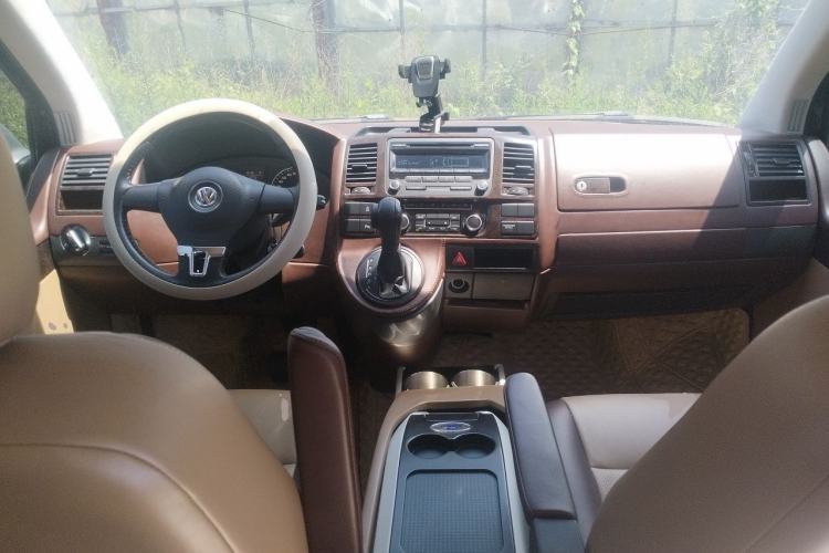 Used Volkswagen Caravelle 2014 2.0 TSI Four-Wheel Drive Comfort Edition Center Console