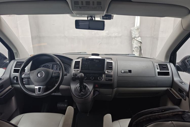 Used Volkswagen Caravelle 2014 2.0 TSI Four-Wheel Drive Comfort Edition Center Console